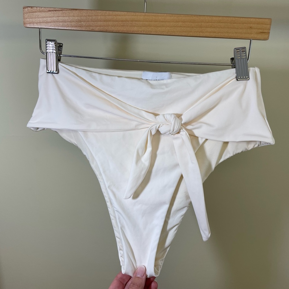 WEWOREWHAT Off White high rise Bikini Bottom Small